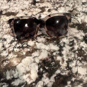 Stylish Tortoise Shell Sunglasses